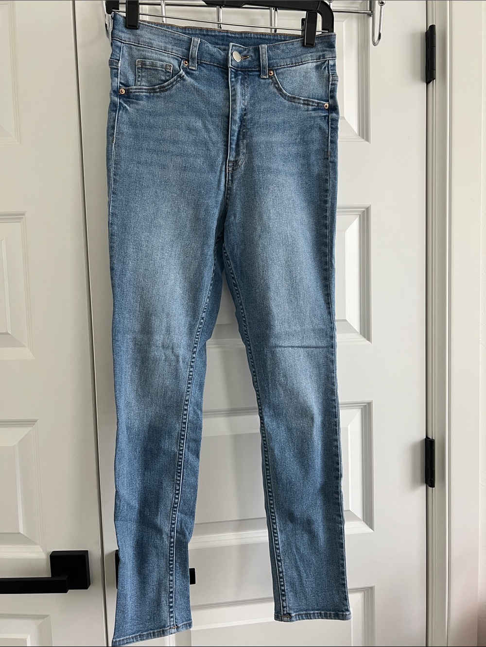 H&M Light Wash Skinny Jeggings in Blue